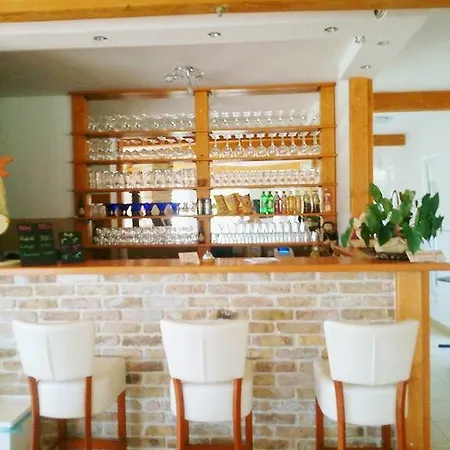 Kaboka Lovastanya Panzio 住宿加早餐酒店 *